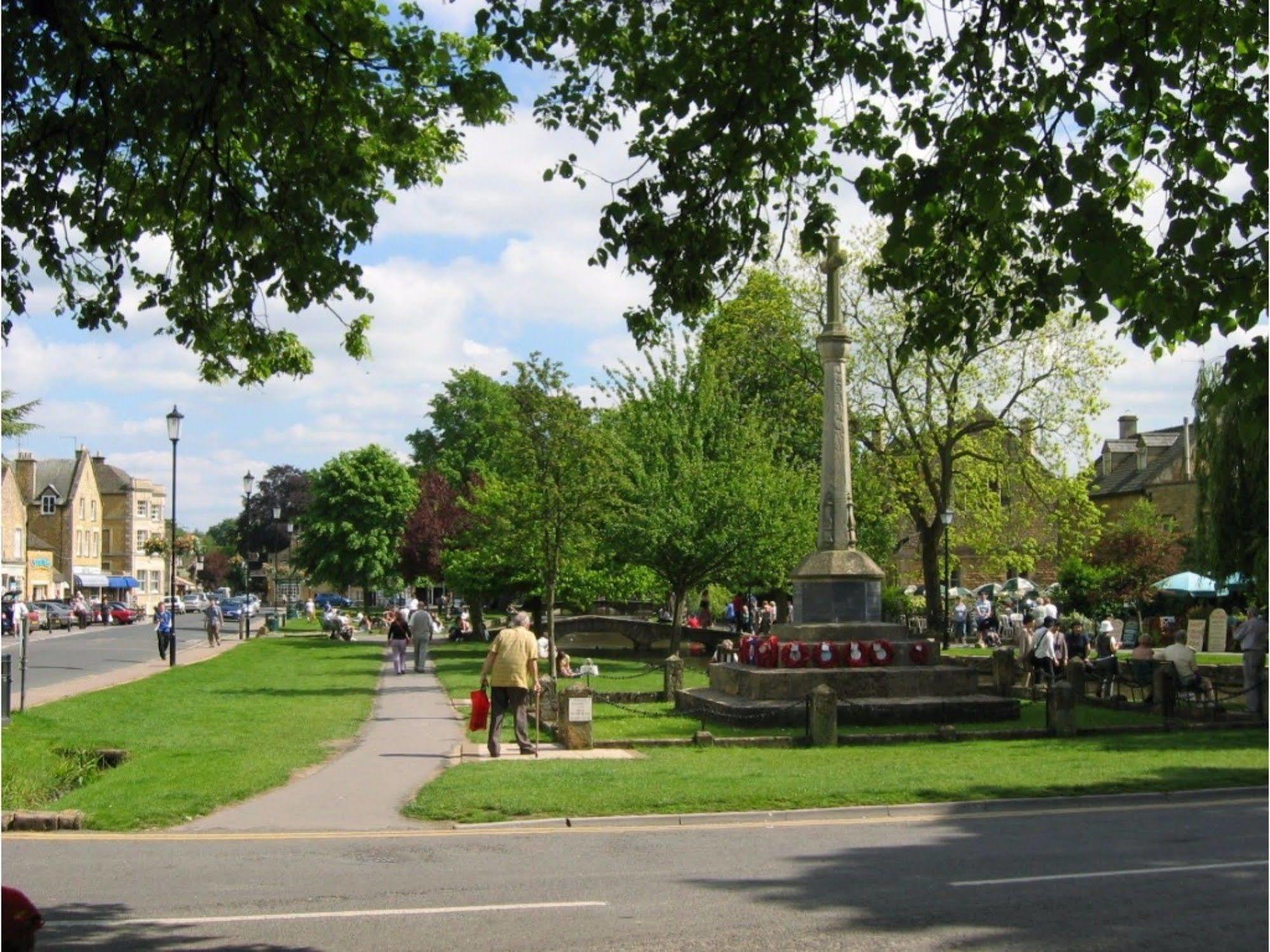 The Mousetrap Inn Bourton-on-the-Water Bagian luar foto